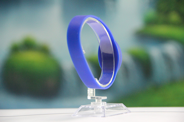 松緊腕帶零錢包的特點以及保養方法